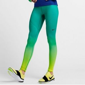 Nike Pro hyperwarm tight fade.